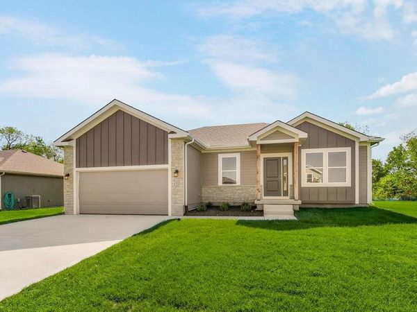 2521 SW Mitchell Street, Oak Grove, MO 64075