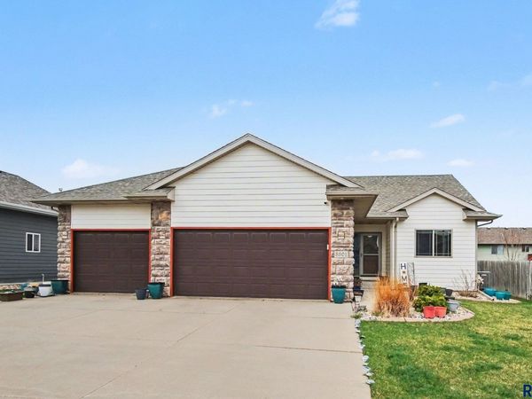 5301 S Breezeway Ave, Sioux Falls, SD 57108