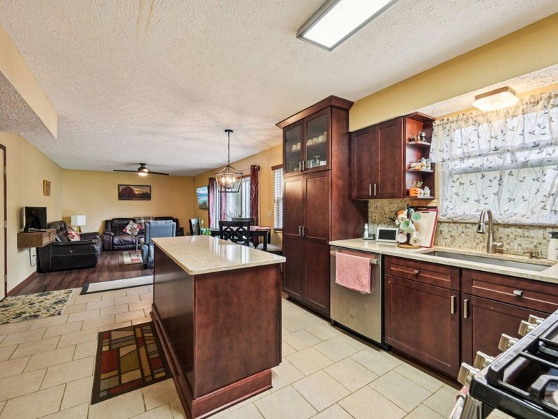 6841 Riverside Glen Court, Dublin, OH 43017 Photo 6