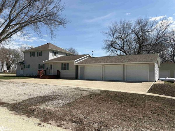 401 1st St., Livermore, IA 50558