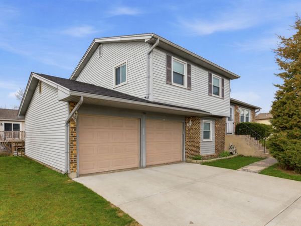 1590 Bayside Court , Hoffman Estates, IL 60192