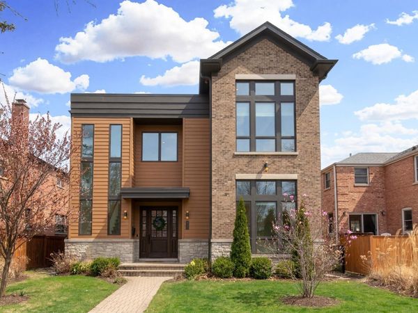 230 N Delphia Avenue , Park Ridge, IL 60068