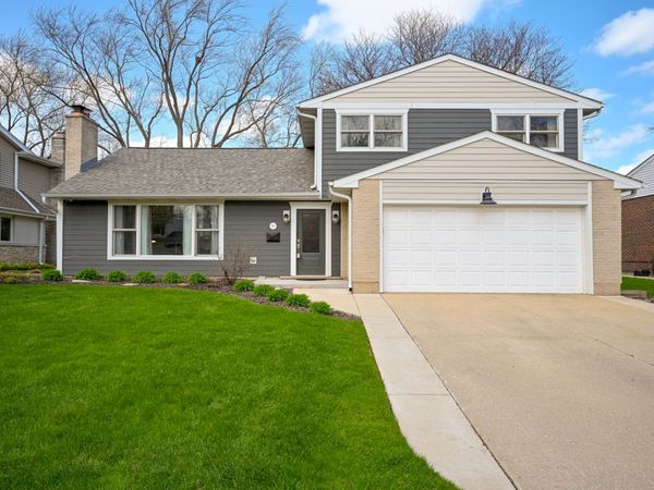 610 W Noyes Street , Arlington Heights, IL 60005