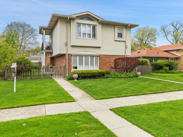 9226 Kilbourn Avenue, Skokie, IL 60076