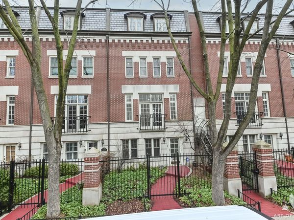 2638 N SOUTHPORT Avenue, Chicago, IL 60614