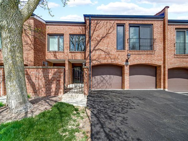 19W278 Governors Trail , Oak Brook, IL 60523