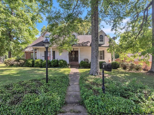 301 Linden, Starkville, MS 39759