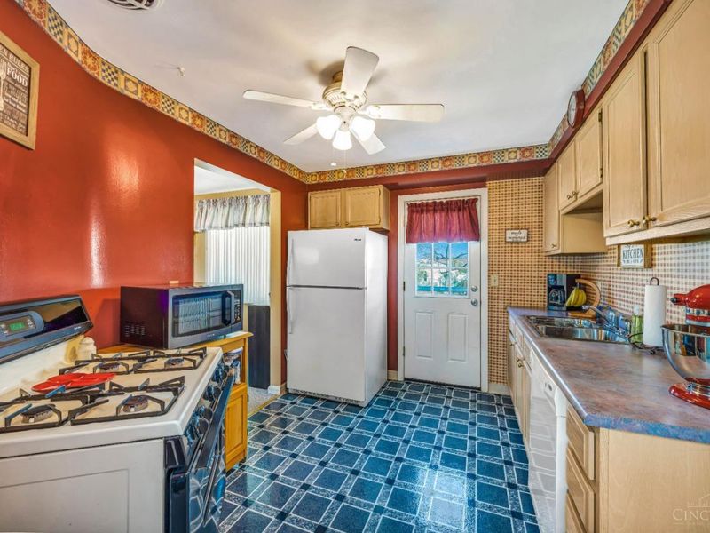 3252 Floridale Lane, Green Township, OH 45239 Photo 12