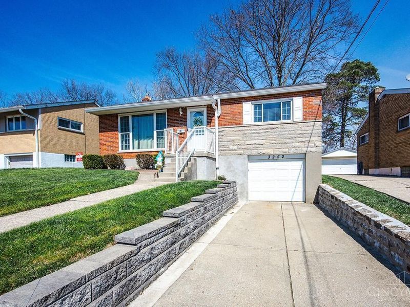 3252 Floridale Lane, Green Township, OH 45239 Photo 3