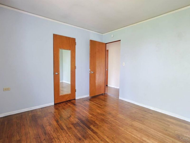 22 Avenell Lane, Greenhills, OH 45218 Photo 13