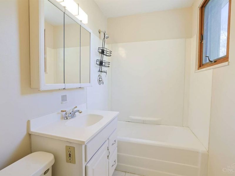 22 Avenell Lane, Greenhills, OH 45218 Photo 16