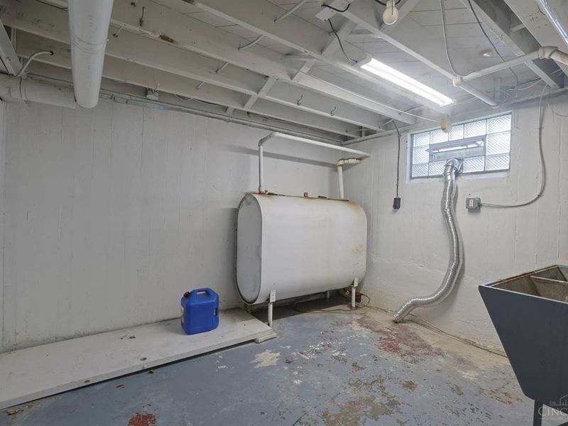 22 Avenell Lane, Greenhills, OH 45218 Photo 17