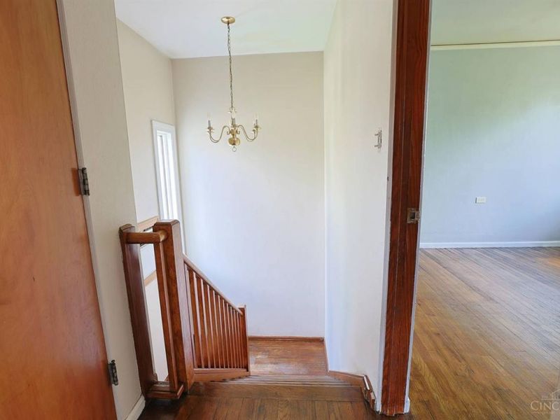 22 Avenell Lane, Greenhills, OH 45218 Photo 18