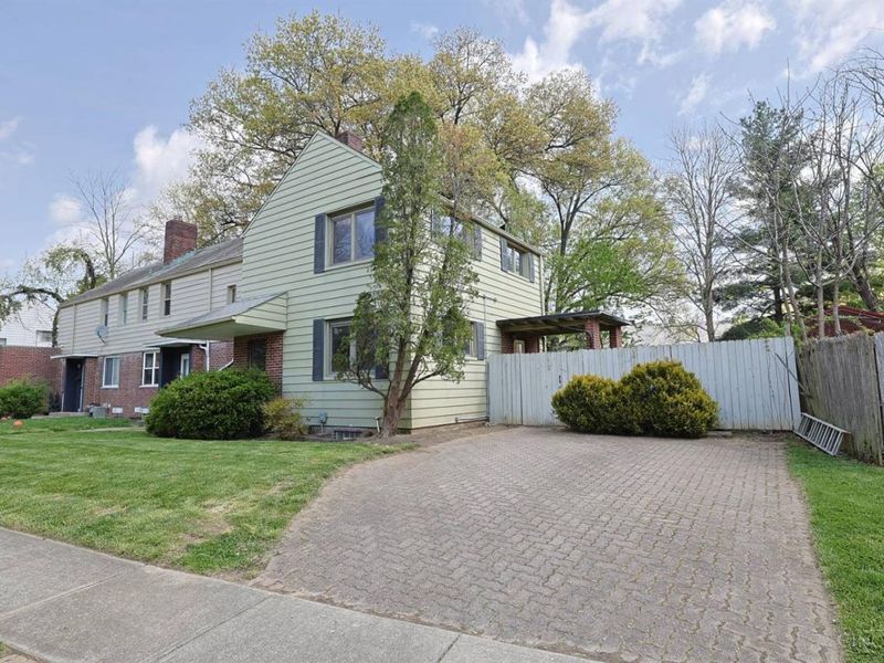 22 Avenell Lane, Greenhills, OH 45218 Photo 2