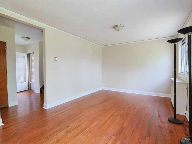 22 Avenell Lane, Greenhills, OH 45218 Photo 7