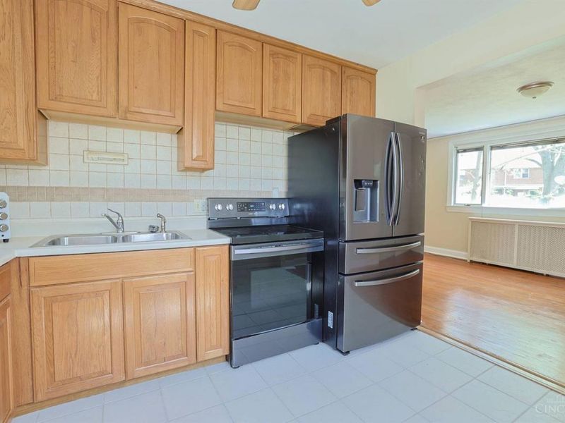 22 Avenell Lane, Greenhills, OH 45218 Photo 9