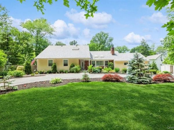 77 Duck Pond Road , Glen Cove, NY 11542