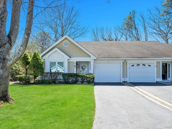 12 Baldwin Court , Ridge, NY 11961