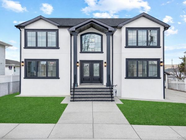 115 Marguerite Avenue , Elmont, NY 11003