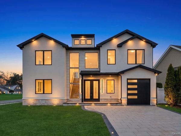 19 Arrow Lane, Hicksville, NY 11801