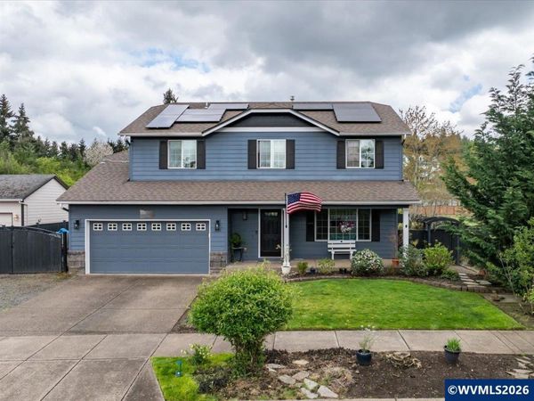 302 Division St NE, Silverton, OR 97381