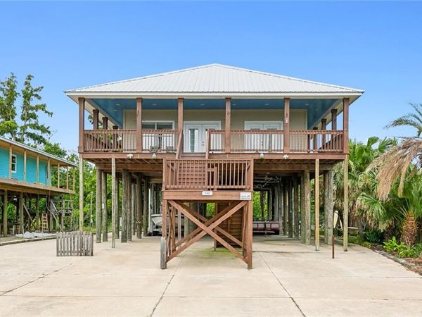 121 PONTCHARTRAIN Road, LaPlace, LA 70068