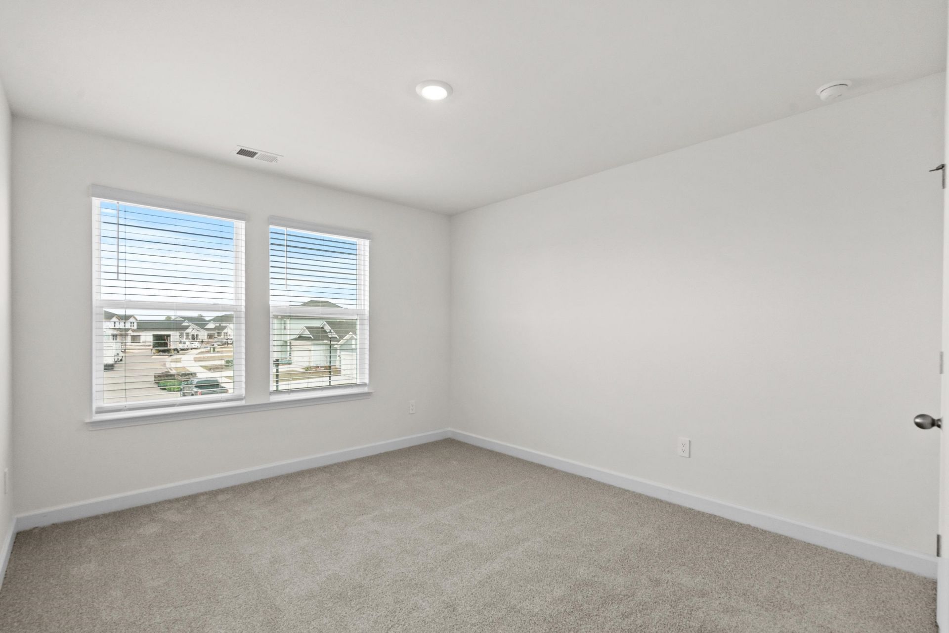 997 Lauryn Oak Loop Photo 18