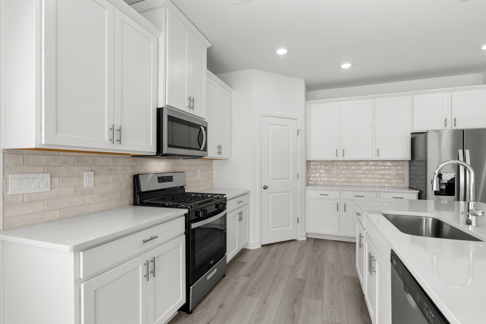 1001 Lauryn Oak Loop Photo 15