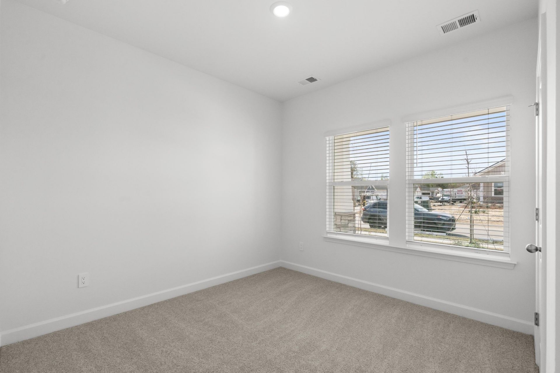 1001 Lauryn Oak Loop Photo 30