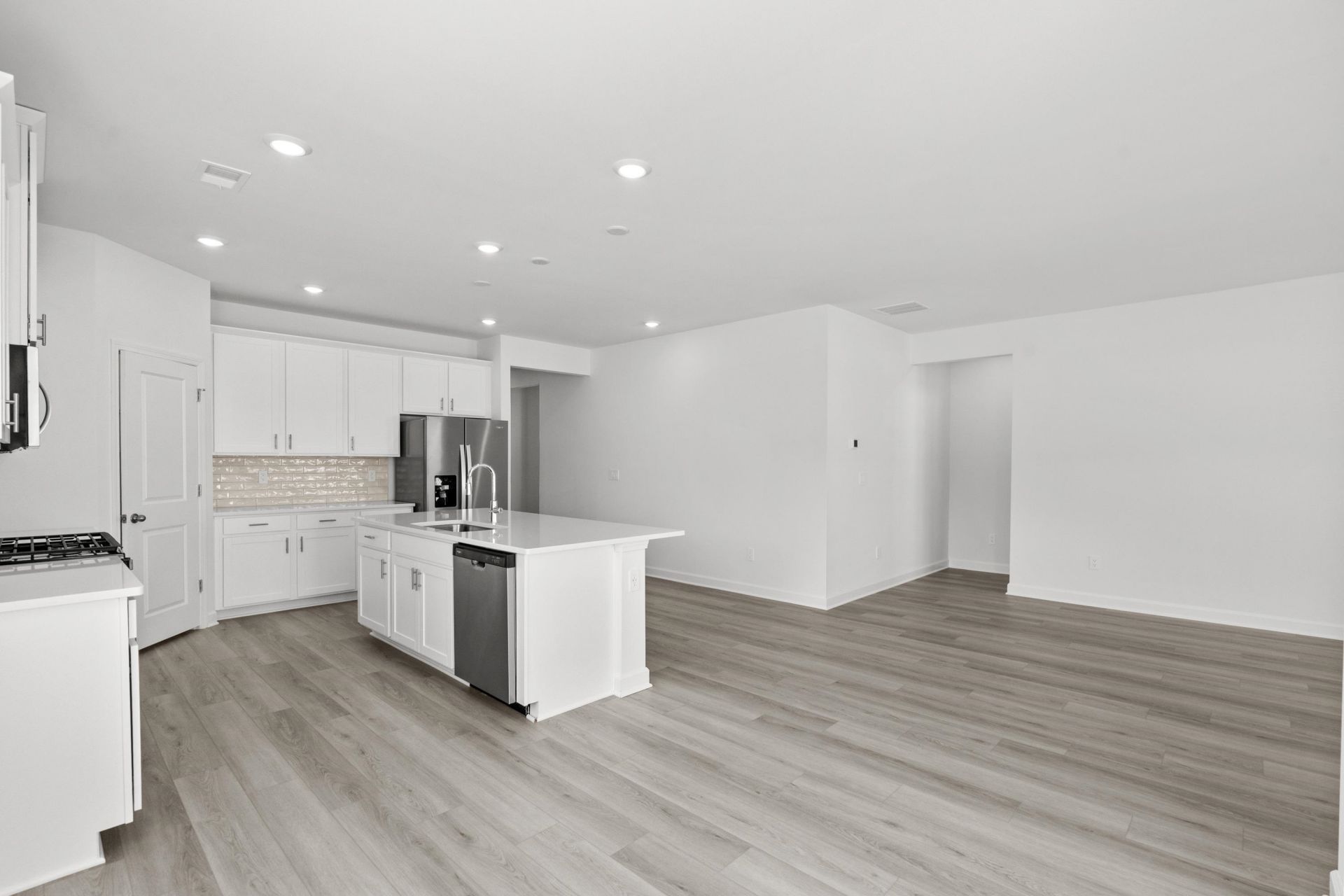 1001 Lauryn Oak Loop Photo 9