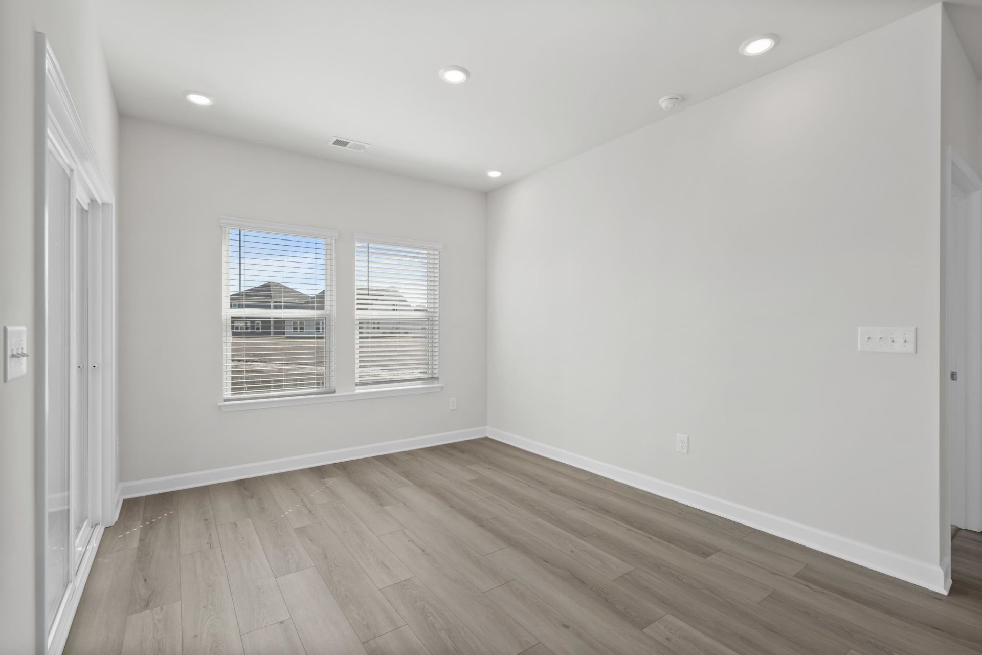 1009 Lauryn Oak Loop Photo 15