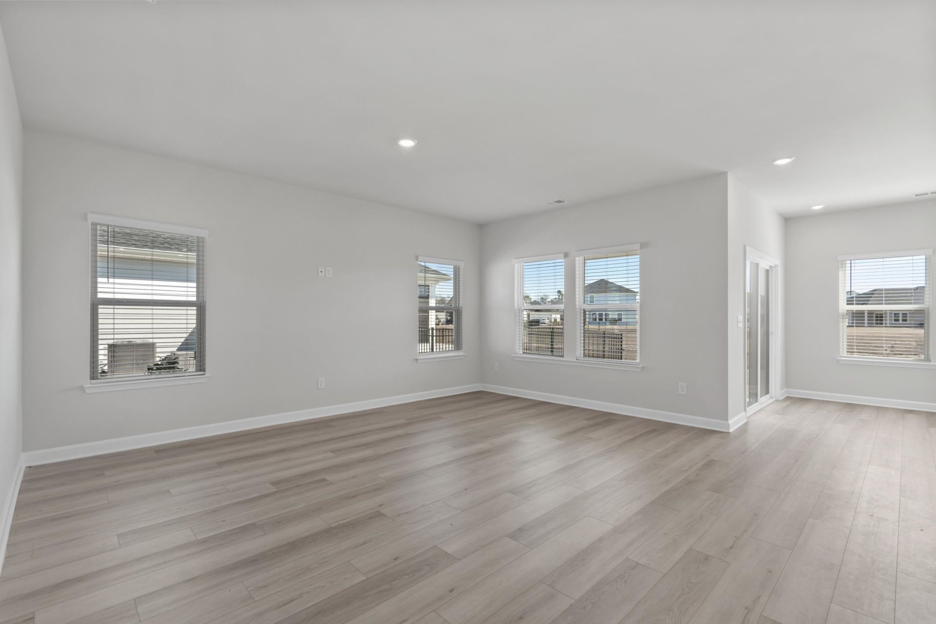 1009 Lauryn Oak Loop Photo 9