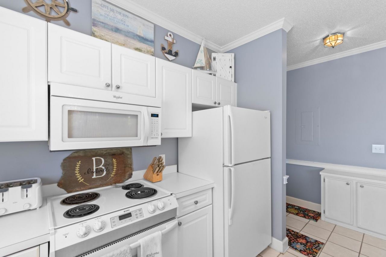 4161 Hibiscus Dr. Photo 8