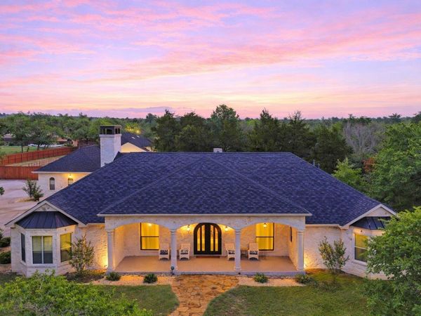 125 Carriage CT, Bastrop, TX 78602