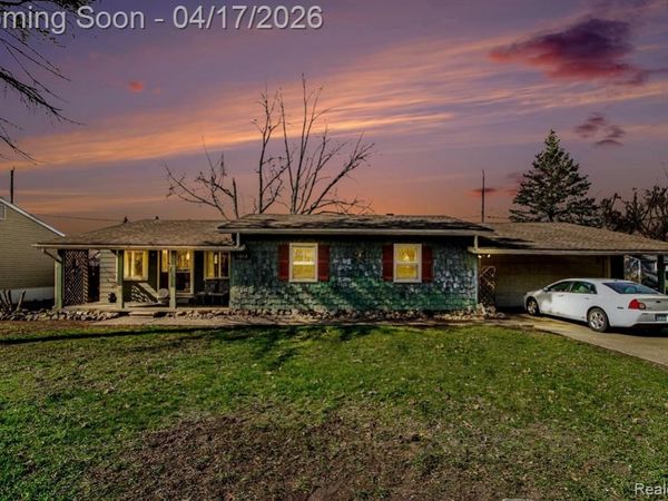 1612 Connecticut Street, Wolverine Lake Vlg, MI 48390