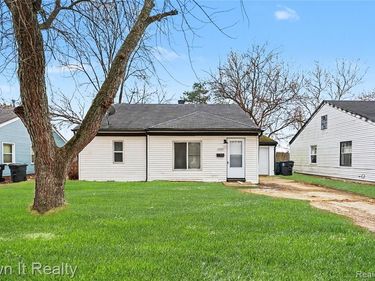 10821 Albany Street, Oak Park, MI 48237