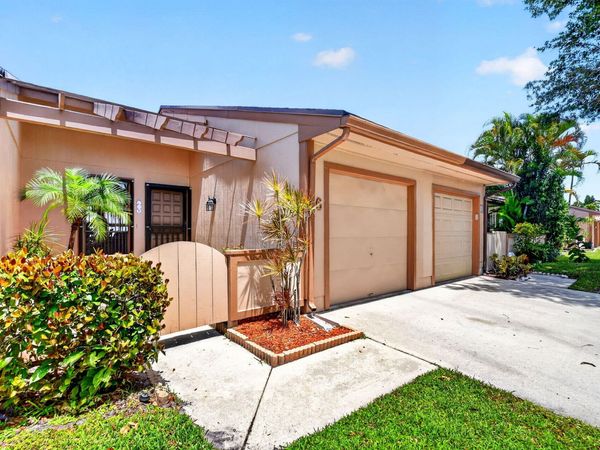6 Farnworth Drive, Boynton Beach, FL 33426