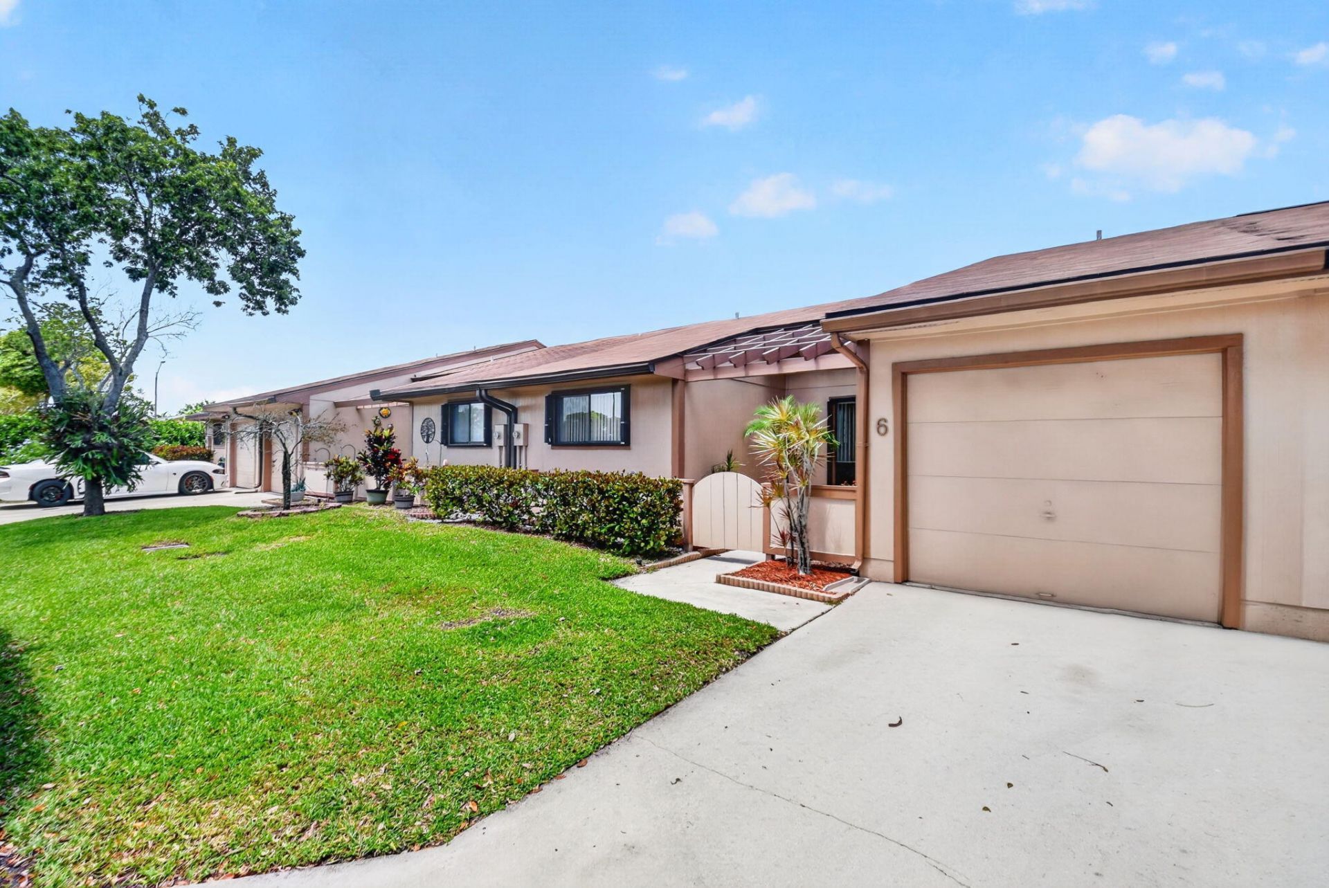 6 Farnworth Drive, Boynton Beach, FL 33426 Photo