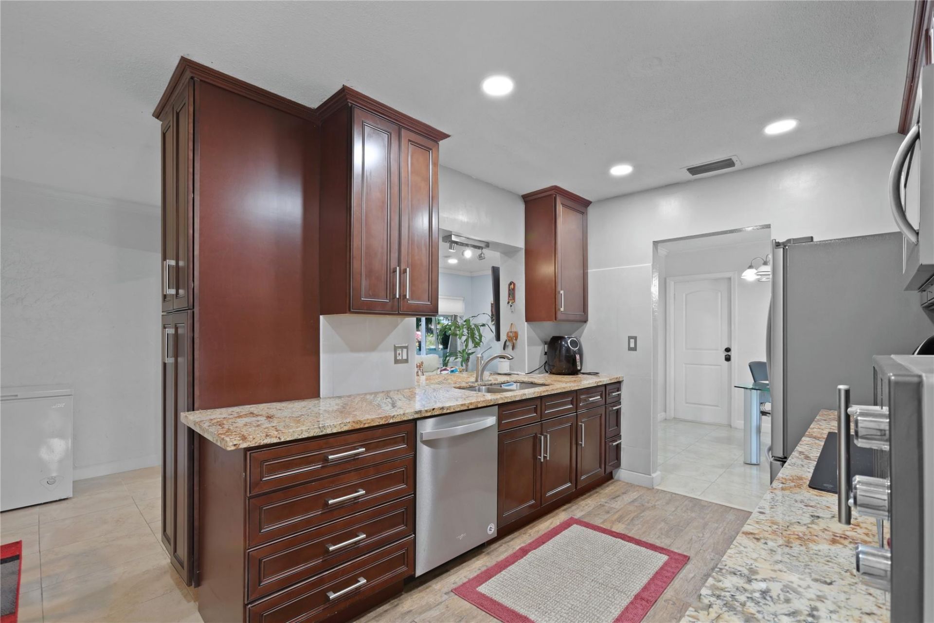 6901 NW 95th Terrace, Tamarac, FL 33321 Photo