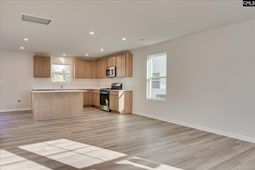 198 Kingfield Drive  photo 4