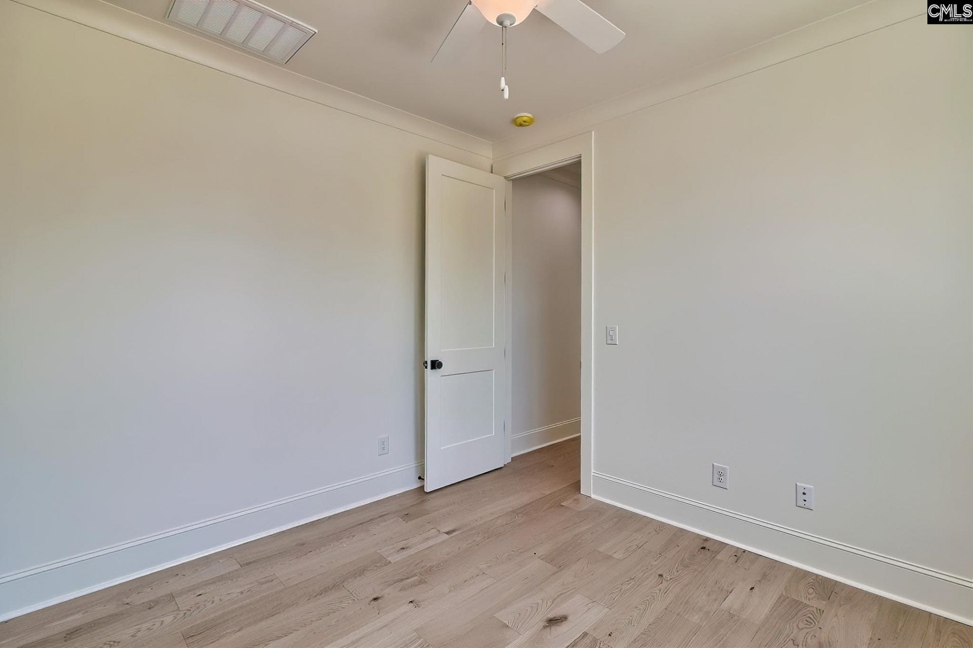 912 Salisbury Court  Photo 30