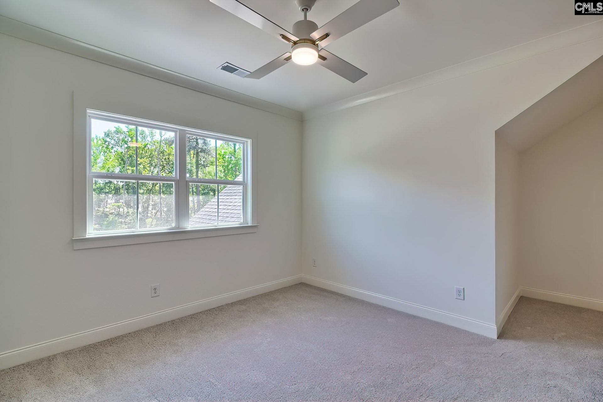 912 Salisbury Court  Photo 32