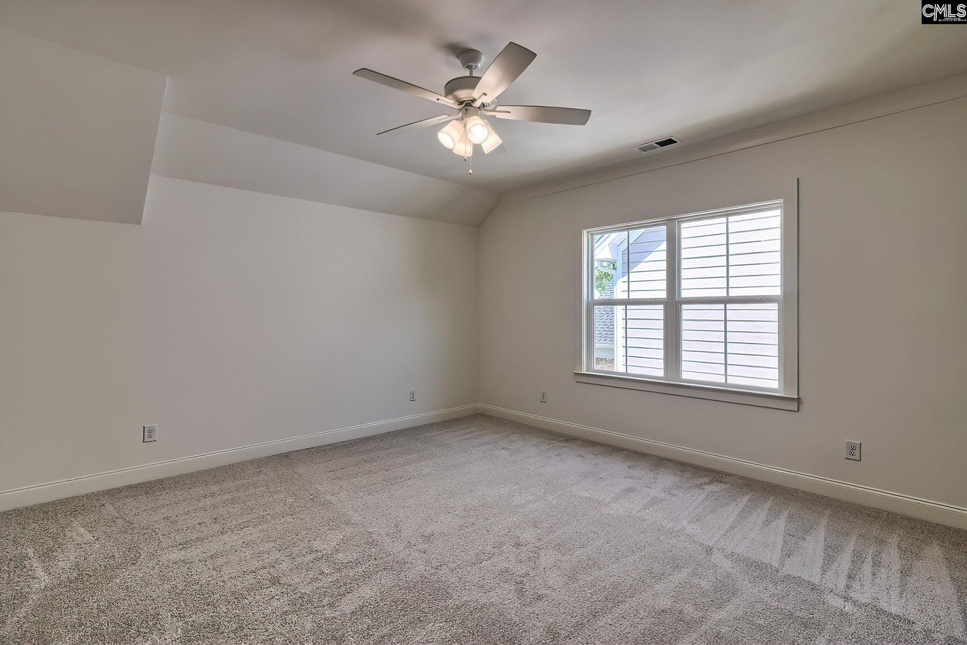 912 Salisbury Court  Photo 38