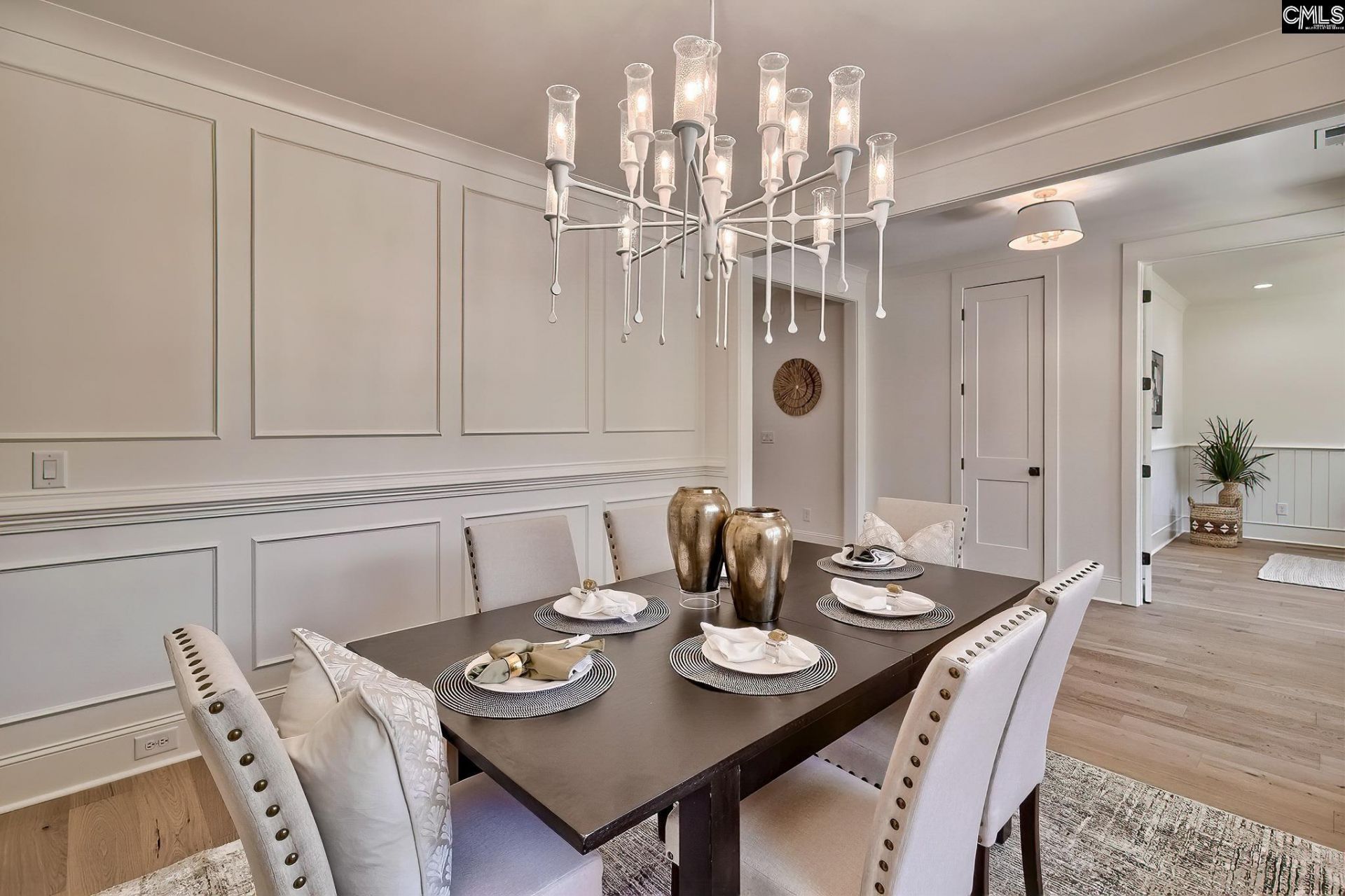 912 Salisbury Court  Photo 8