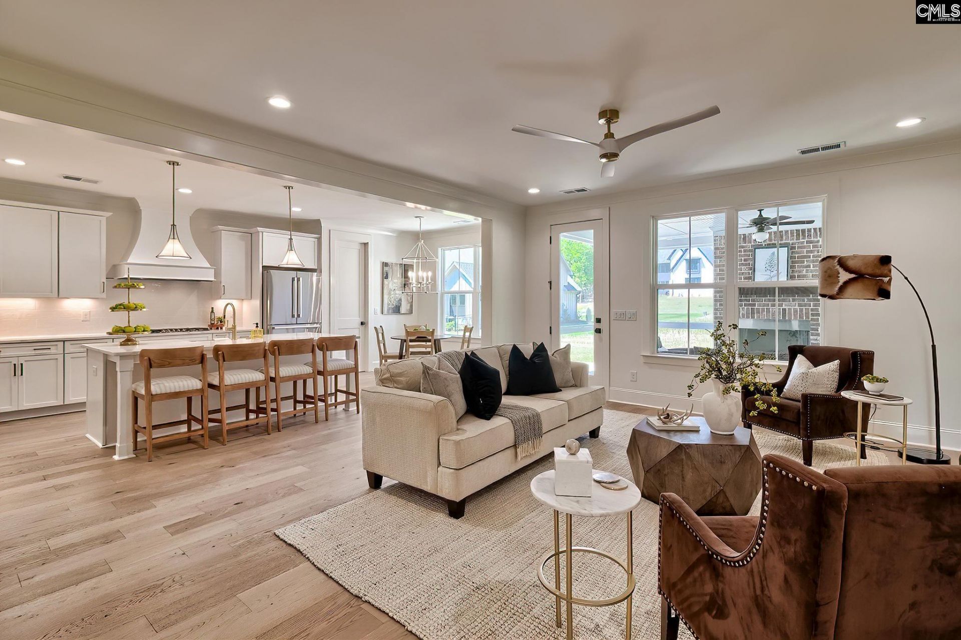 912 Salisbury Court  Photo 9