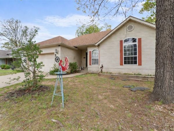 2 Lowther Lane, Bella Vista, AR 72714