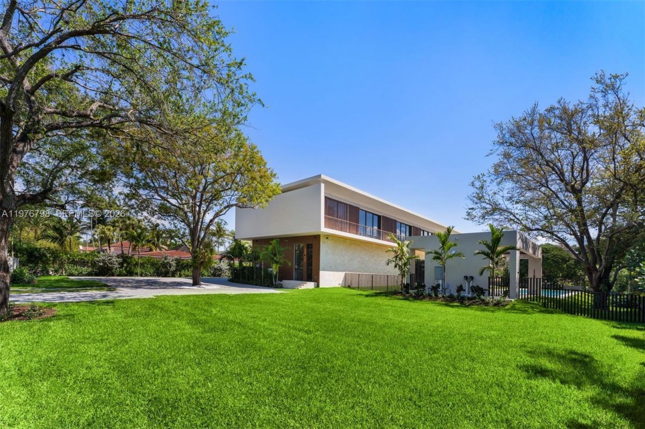 8755 SW 54th Ave , Miami, FL 33143 Photo