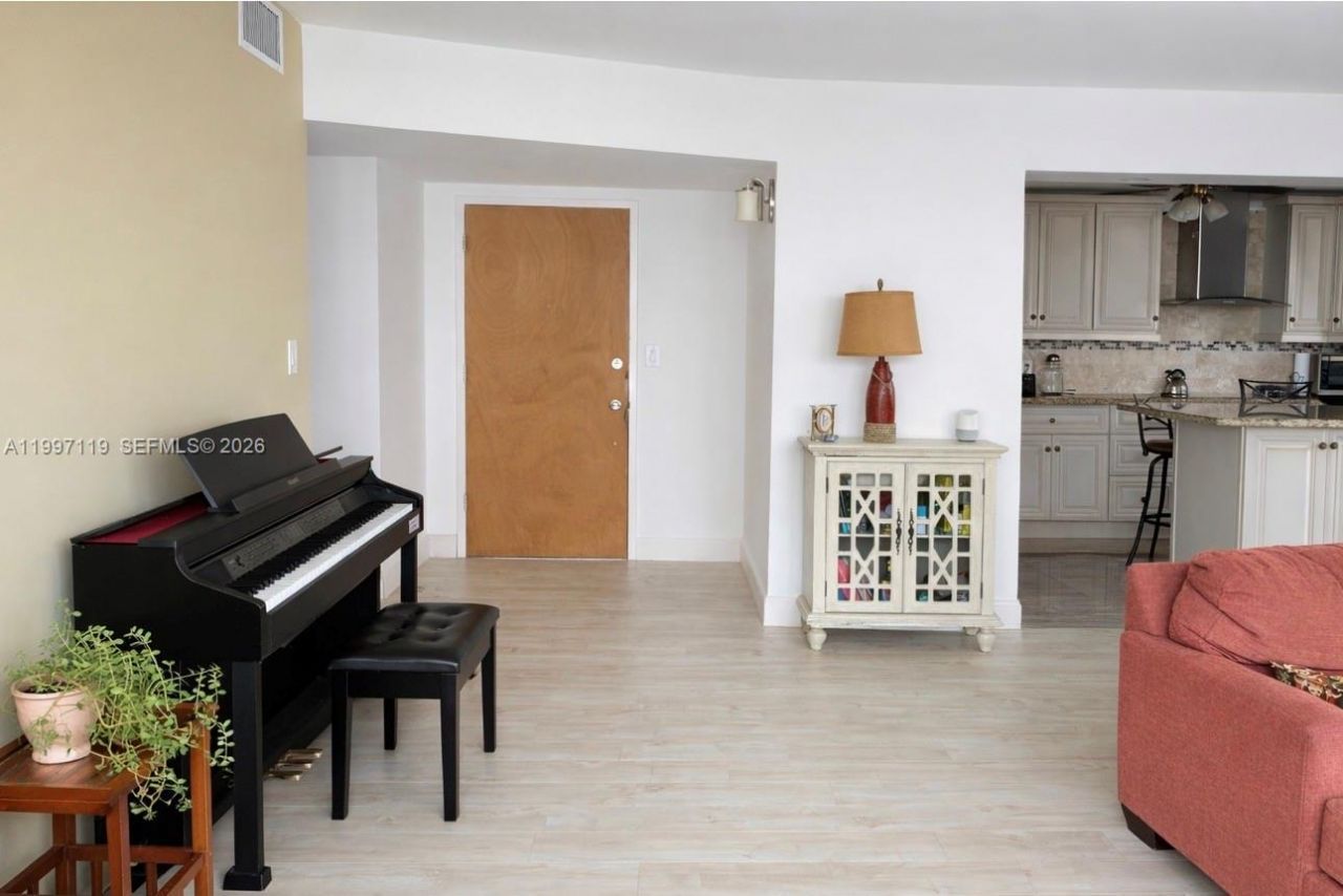 1351 NE Miami Gardens Dr, Unit 926E, Miami, FL 33179 Photo