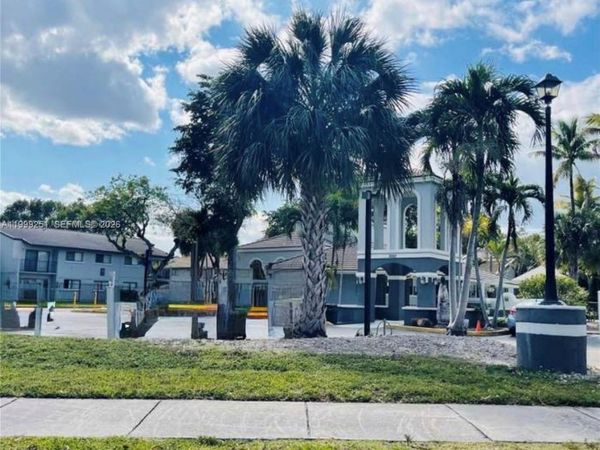 7060 NW 179th St , Unit 211, Hialeah, FL 33015