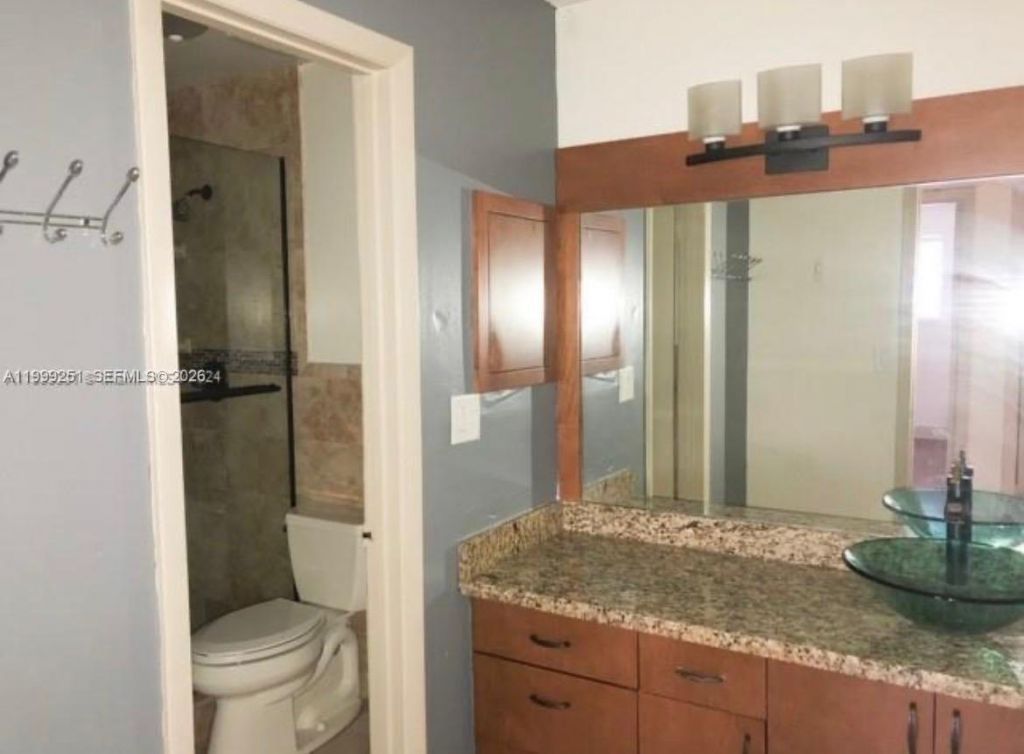 7060 NW 179th St, Unit 211, Hialeah, FL 33015 Photo